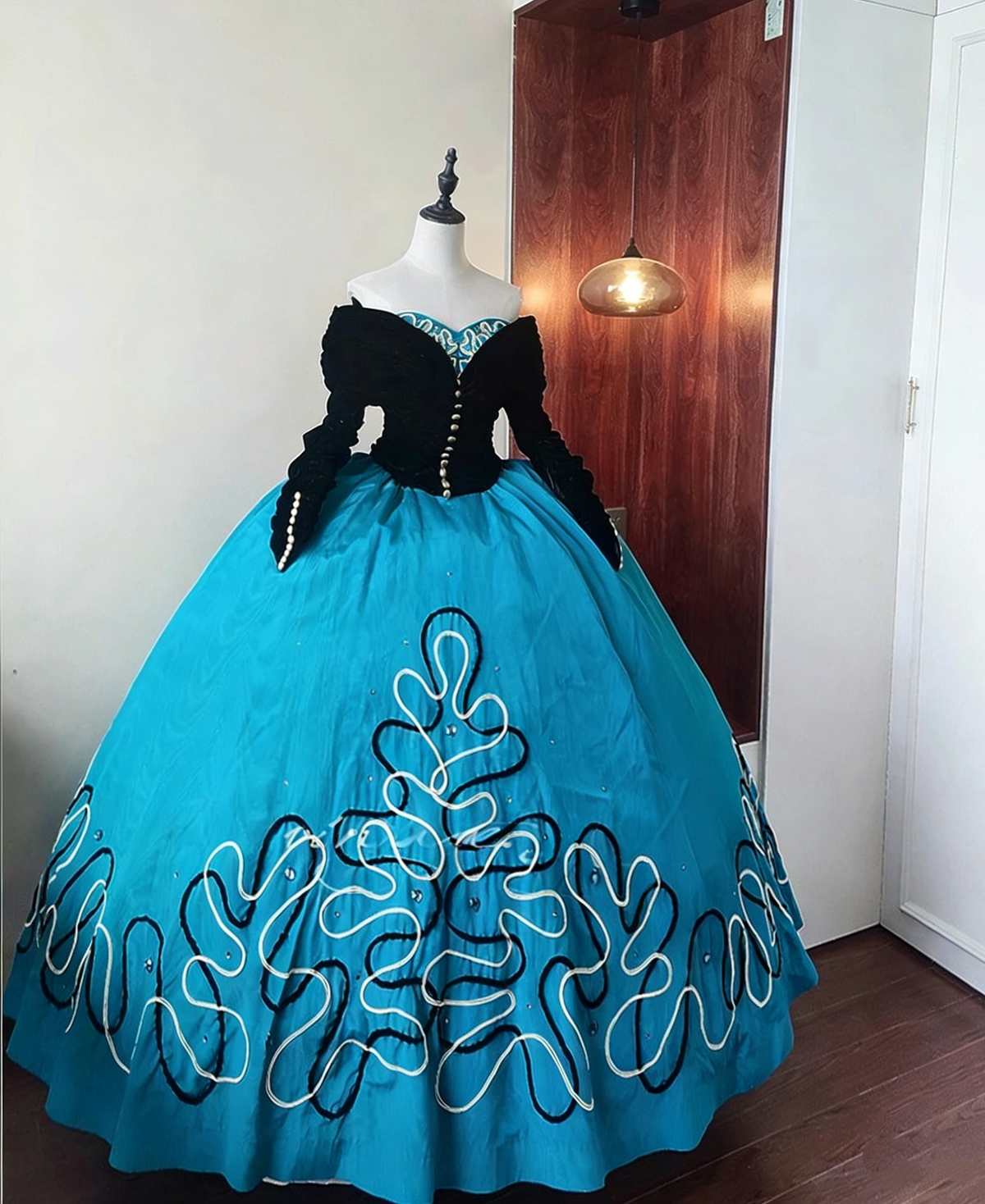 Elegant Prom Dress Sweetheart Long Sleeves Ball Gown Evening Dress Sweet 16 Dress Birthday Party Outfits     D4101