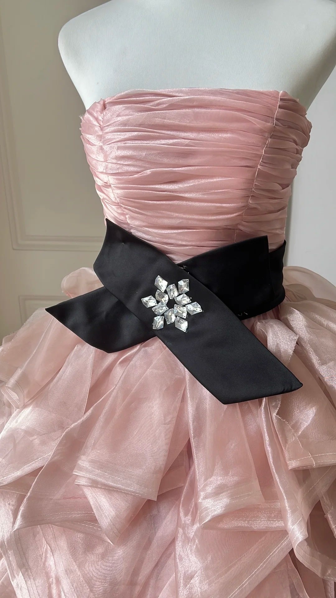 Stunning Prom Dress Strapless Pleated Tiered Ball Gown Evening Dress Sweet 16 Dress Birthday Outfits    D4116