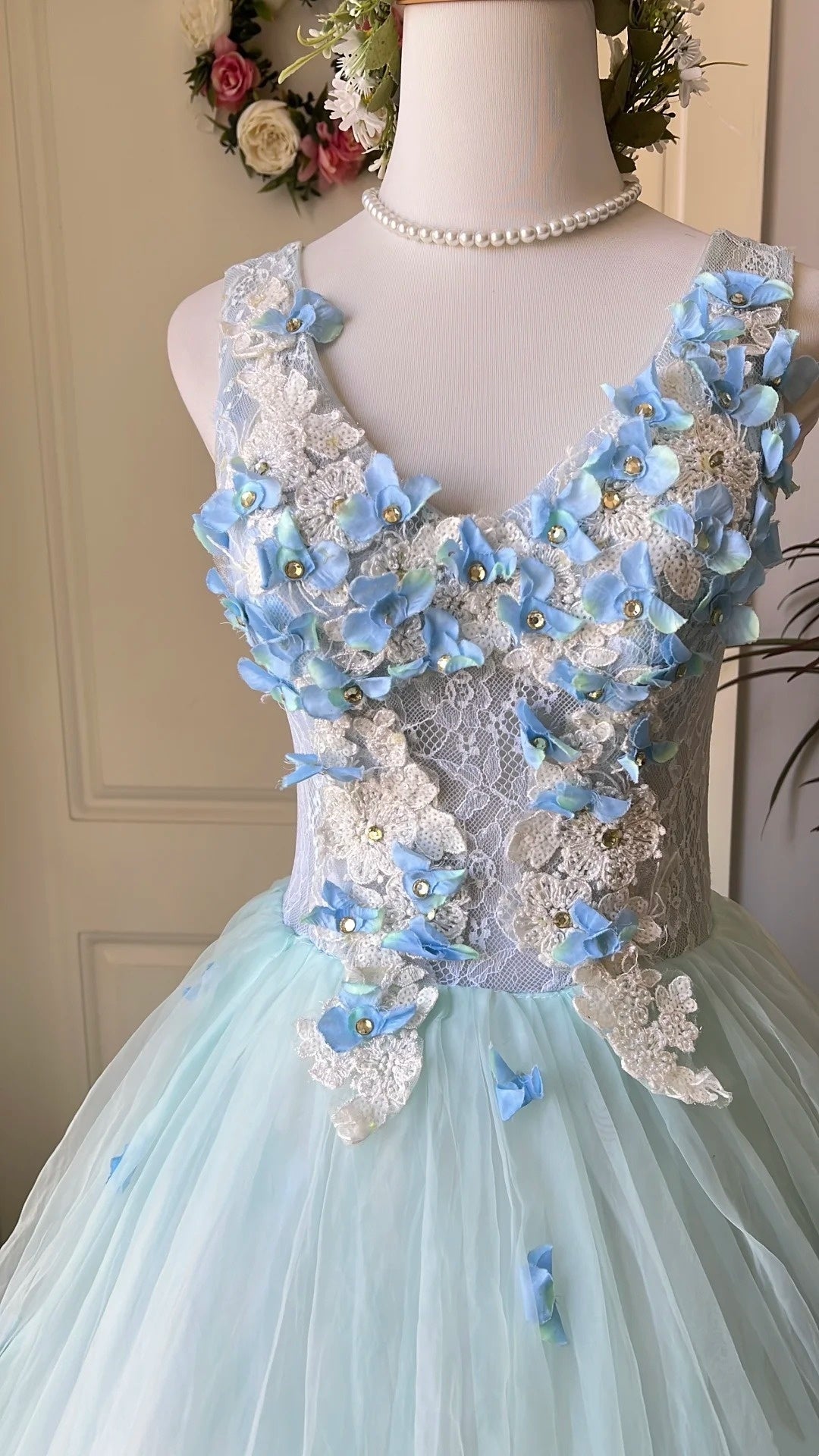 New Design Prom Dress V-neck Pleated Tulle Ball Gown Evening Dress Quinceanera Dress   D4123