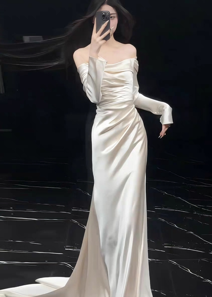 Minimalist Wedding Dress Off Shoulder Long Sleeves Pleated Wedding Dress    D4309