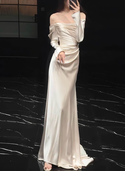 Minimalist Wedding Dress Off Shoulder Long Sleeves Pleated Wedding Dress    D4309