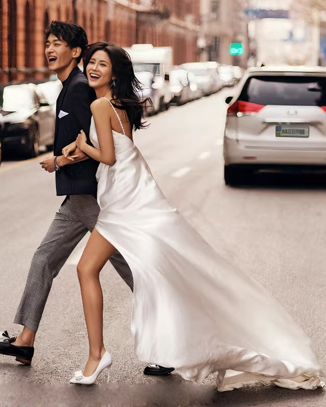 Minimalist Wedding Dress V-neck Slit Wedding Dress   D4318