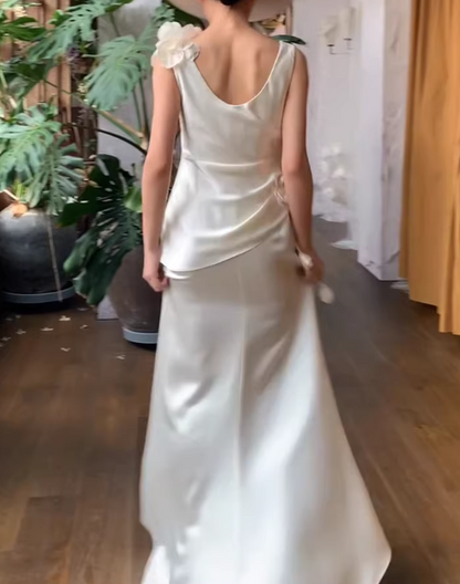 Stunning Wedding Dress Satin Crew Neck Flower Wedding Dresses D4333