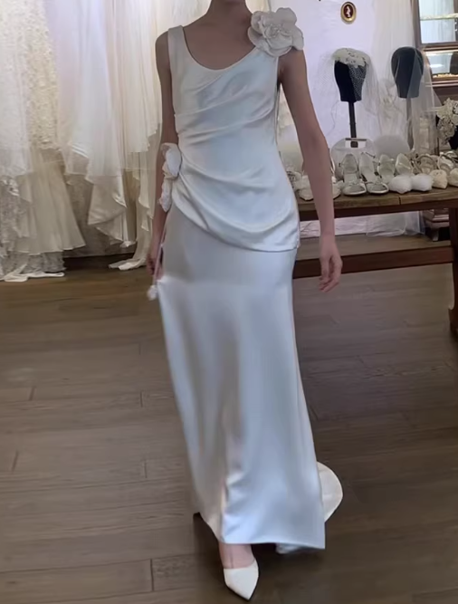 Stunning Wedding Dress Satin Crew Neck Flower Wedding Dresses D4333