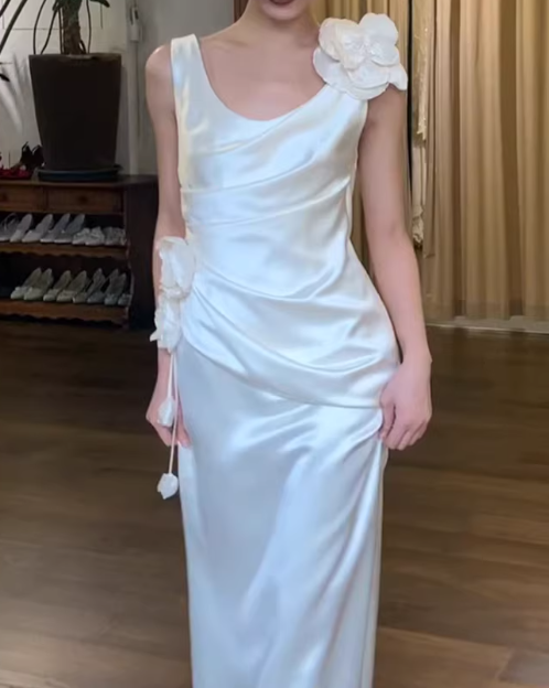 Stunning Wedding Dress Satin Crew Neck Flower Wedding Dresses D4333