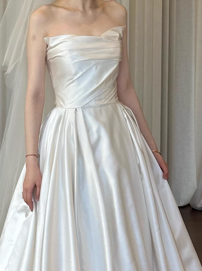 Minimalist Wedding Dress Strapless Pleated Wedding Dresses   D4334