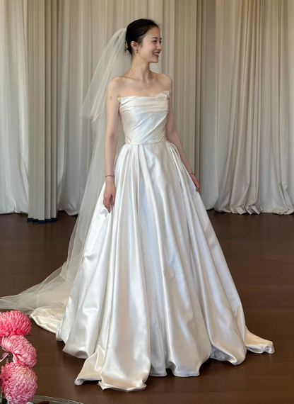 Minimalist Wedding Dress Strapless Pleated Wedding Dresses   D4334