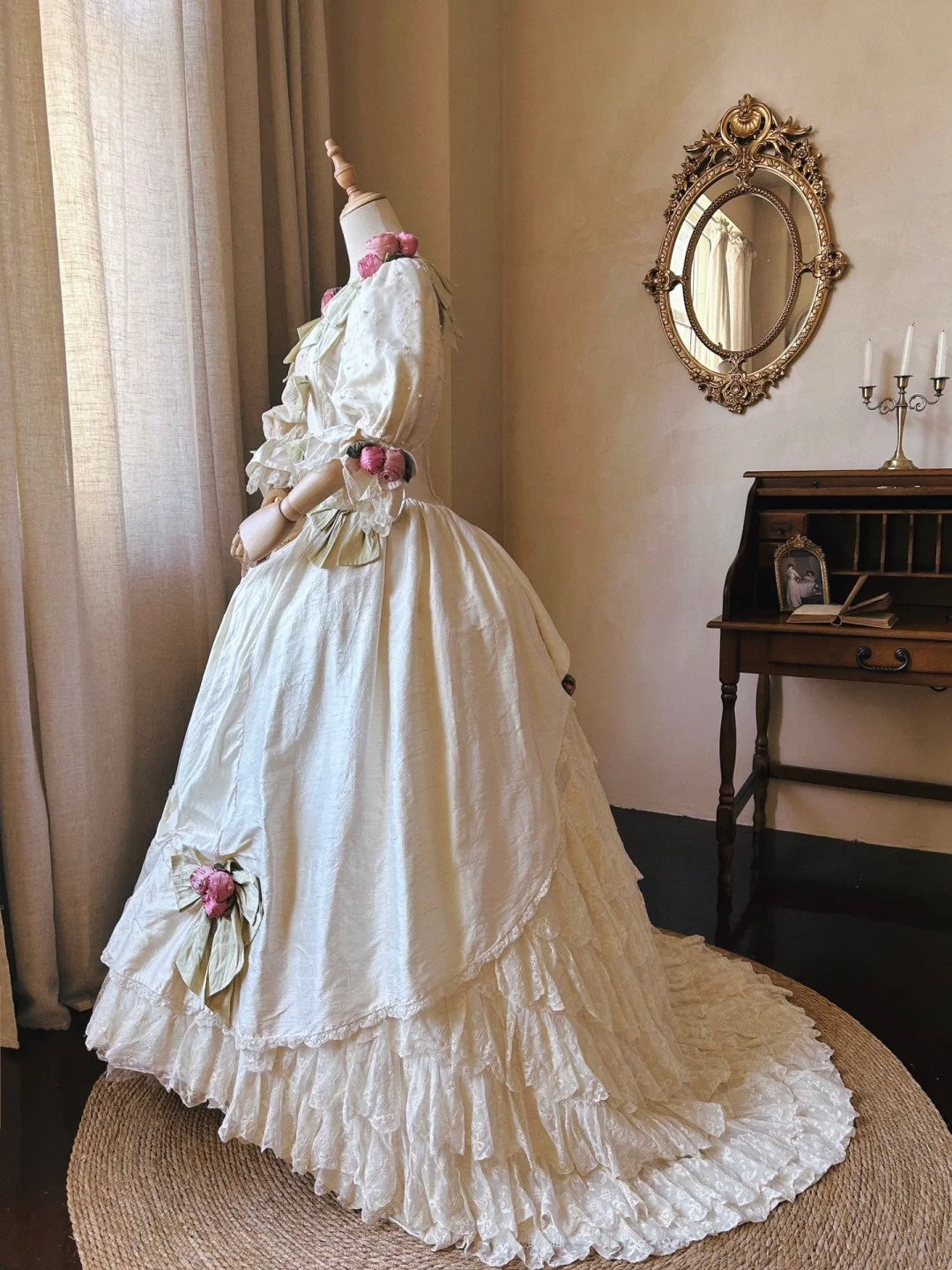 Vintage Wedding Dress V-neck Short Sleeves Pleated Wedding Dress  D4346