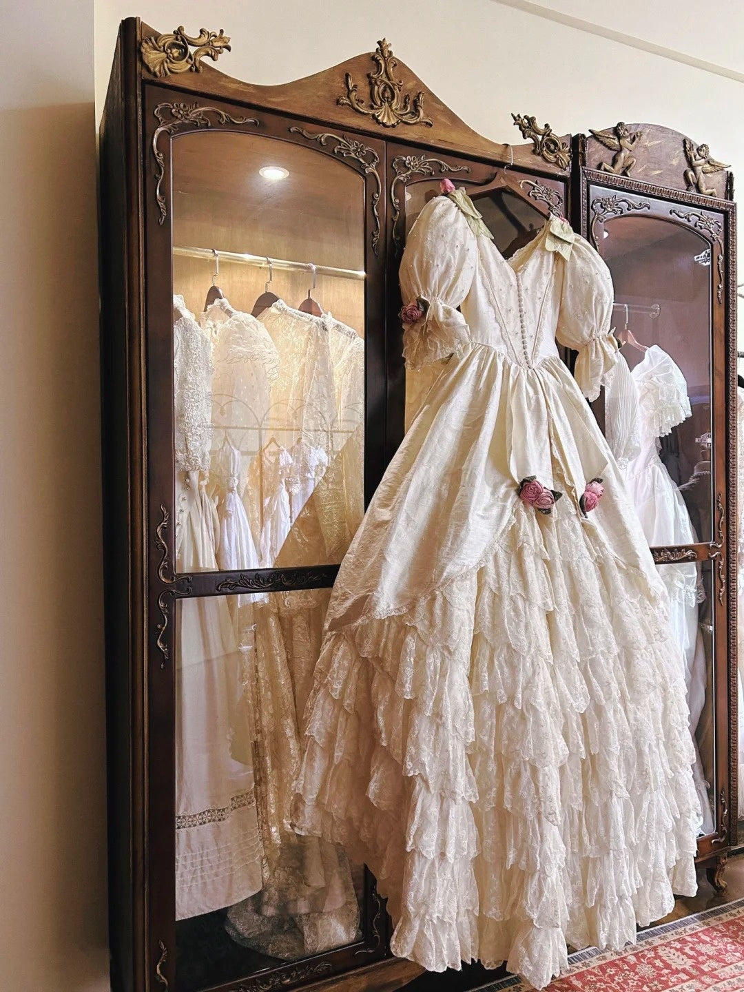 Vintage Wedding Dress V-neck Short Sleeves Pleated Wedding Dress  D4346