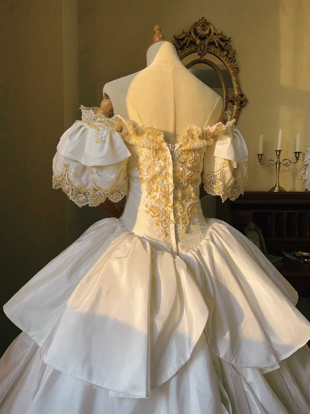 Vintage Wedding Dress Off Shoulder Tiered Pleated Wedding Dress  D4352