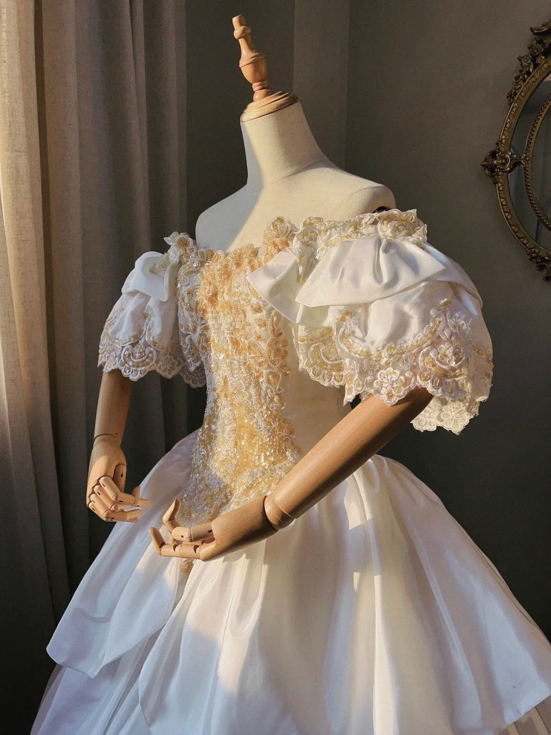 Vintage Wedding Dress Off Shoulder Tiered Pleated Wedding Dress  D4352
