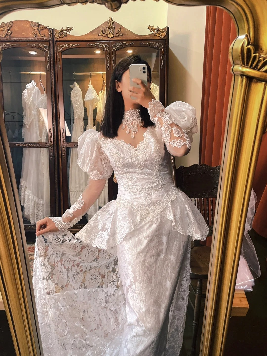 Vintage Wedding Dress V-neck Long Sleeves Pleated Wedding Dress  D4361