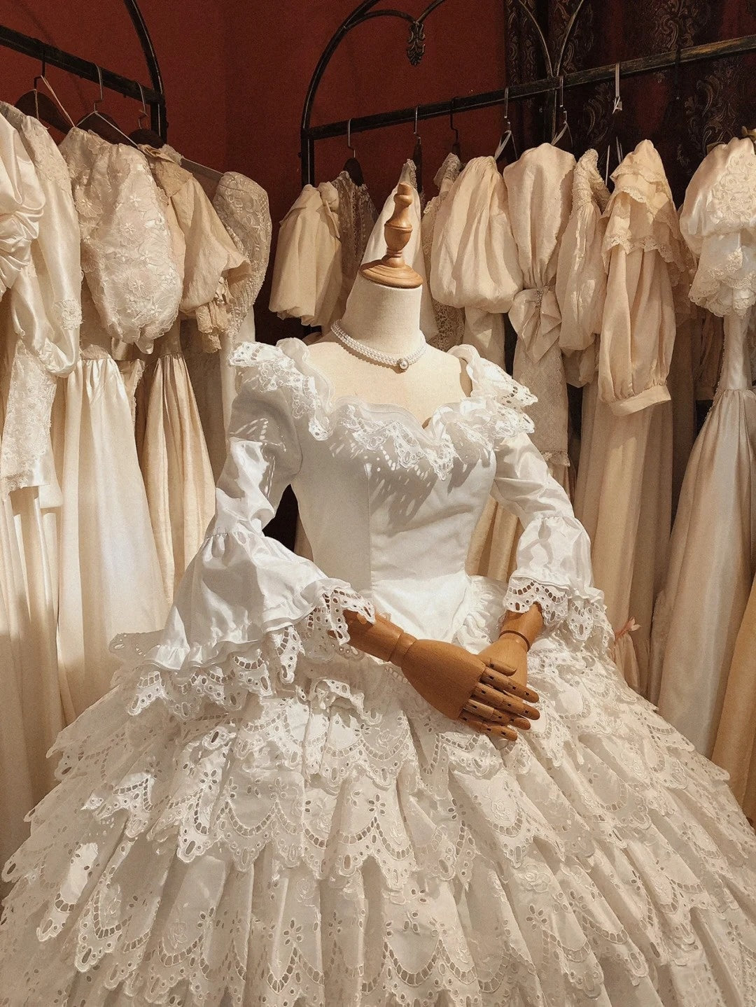Vintage Wedding Dress Crew Neck Tiered Wedding Dress  D4369