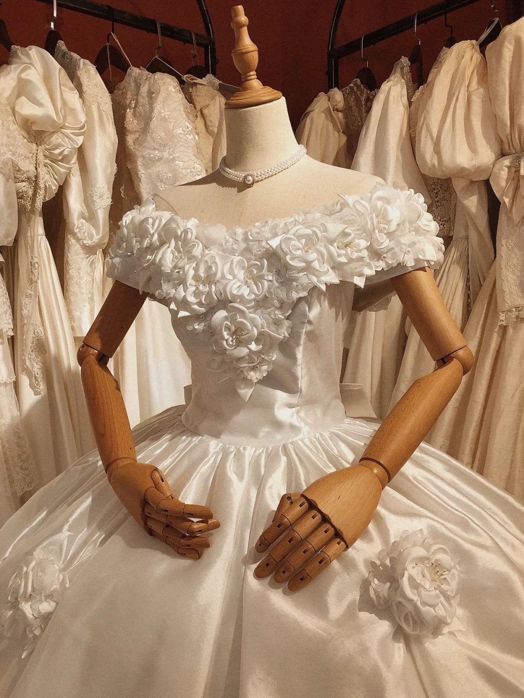 Elegant Wedding Dress Off Shoulder Floral Pleated Wedding Dress  D4390