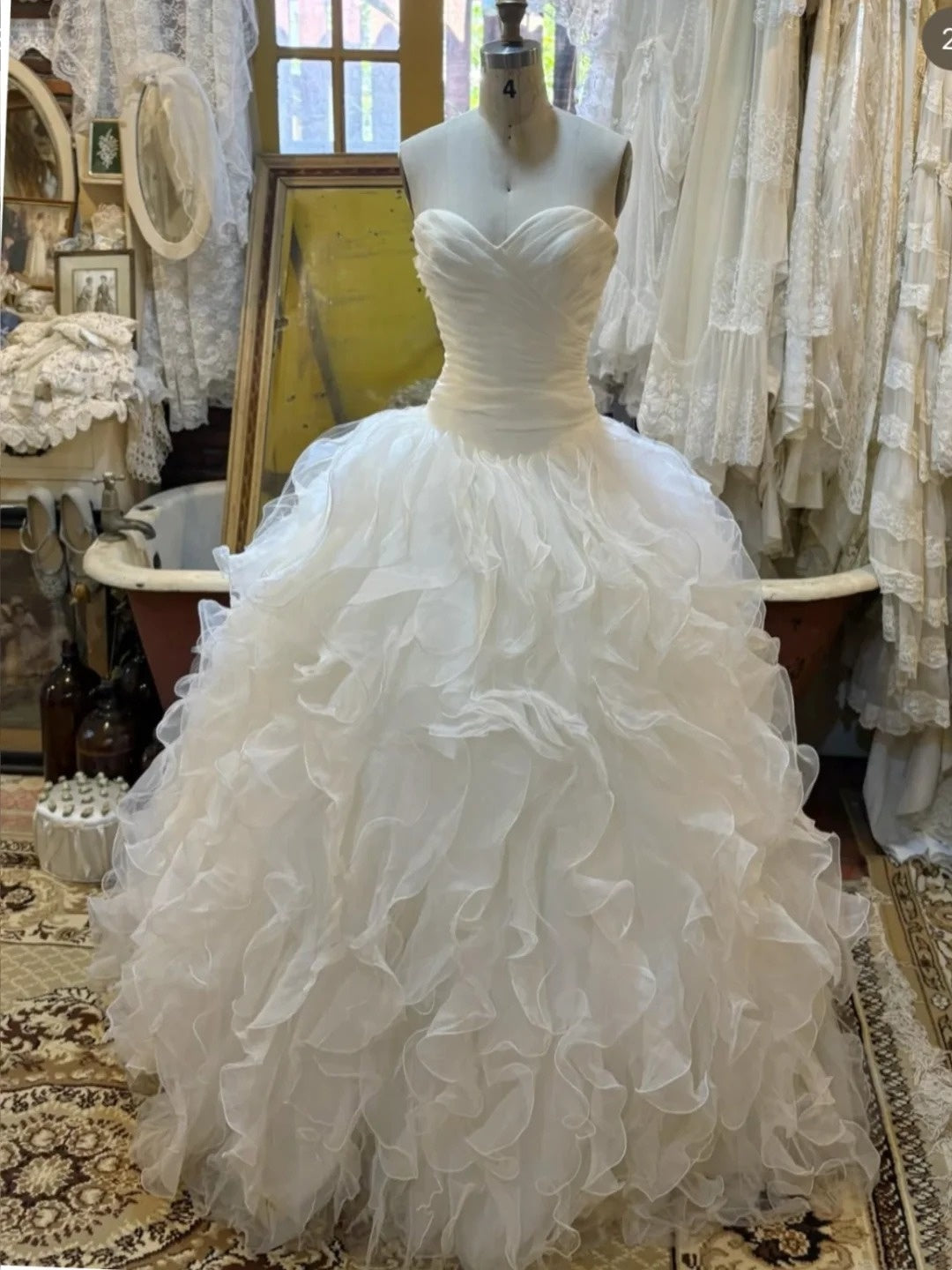 Beauty Prom Dress White Sweetheart Pleated Ruffle Evening Dress Quinceanera Dress Ball Gown      D4416