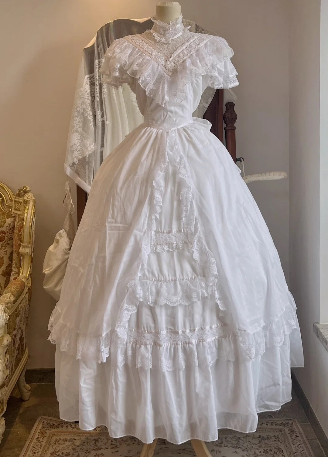 Elegant Wedding Dress High Collar Pleated Wedding Dress  D4441