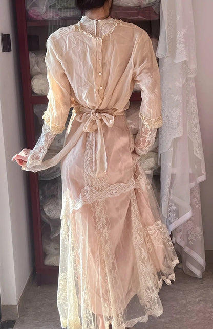 Vintage Wedding Dress Crew Neck Long Sleeves Lcae Pleated Wedding Dress  D4443
