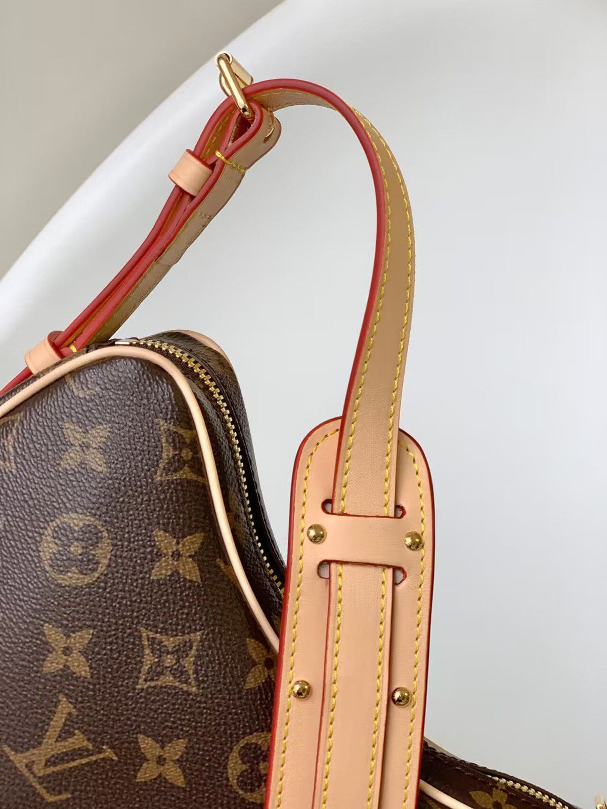 Louis Vuitton Croissant MM M46828