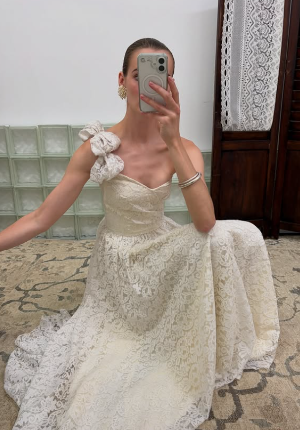 Vintage Light Apricot A Line One Shoulder Lace Wedding Dress SH6174