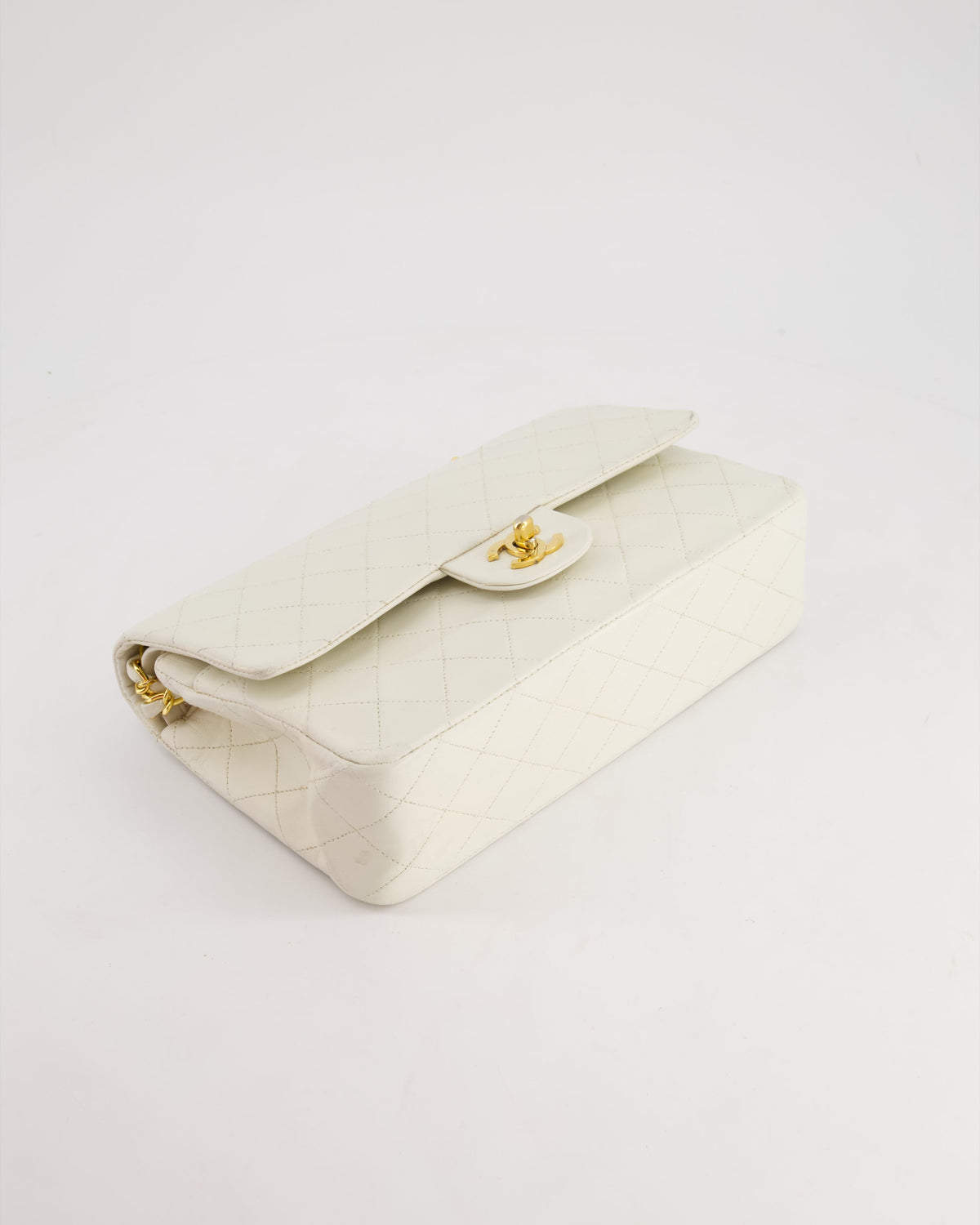 *FIRE PRICE* Chanel Vintage White Medium Classic Double Flap Bag in Lambskin Leather with 24K Gold Hardware