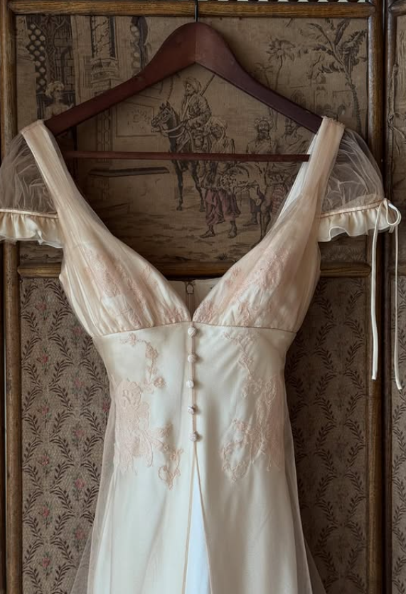 Vintage A Line V Neck Embroidered Tulle Satin Outfits Dress SH5269