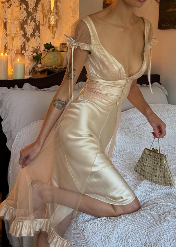 Vintage A Line V Neck Embroidered Tulle Satin Outfits Dress SH5269