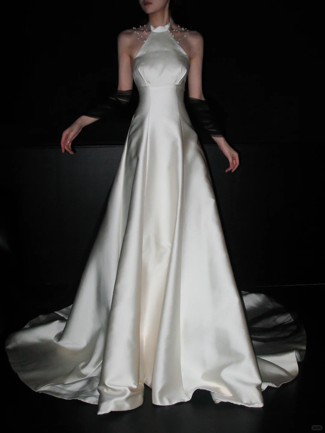 Stunning Black Tulle Bow A Line Halter Pearl White Satin Long Wedding Dress SH5976