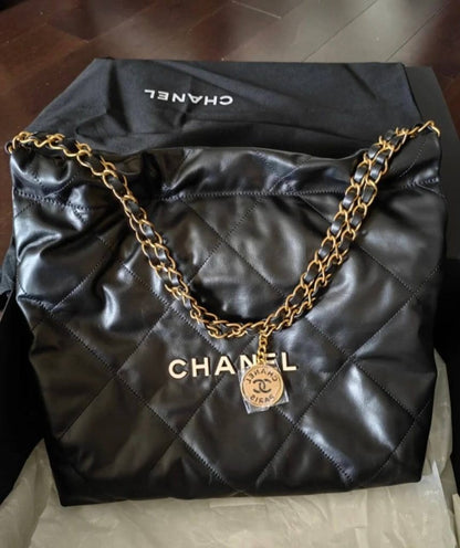 CHANEL 22 Small Handbag black