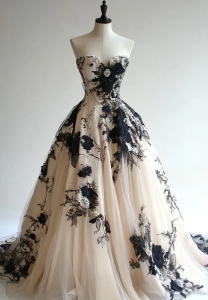 Stunning Ball Gown Sweetheart Neck Black Appliques Tulle Prom Dress  Evening Gown SH5421