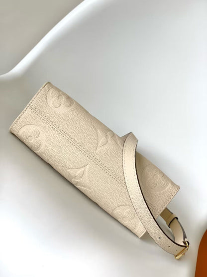 Louis Vuitton M23698 OnTheGo East West