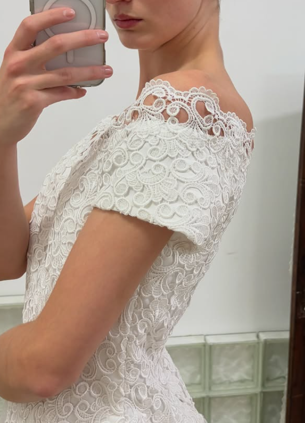 Vintage A Line Off the Shoulder White Lace Tulle Long Wedding Dress SH5875