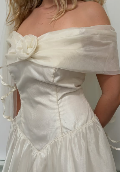 Vintage Classic A Line Off the Shoulder Ivory Satin Wedding Dress SH6172