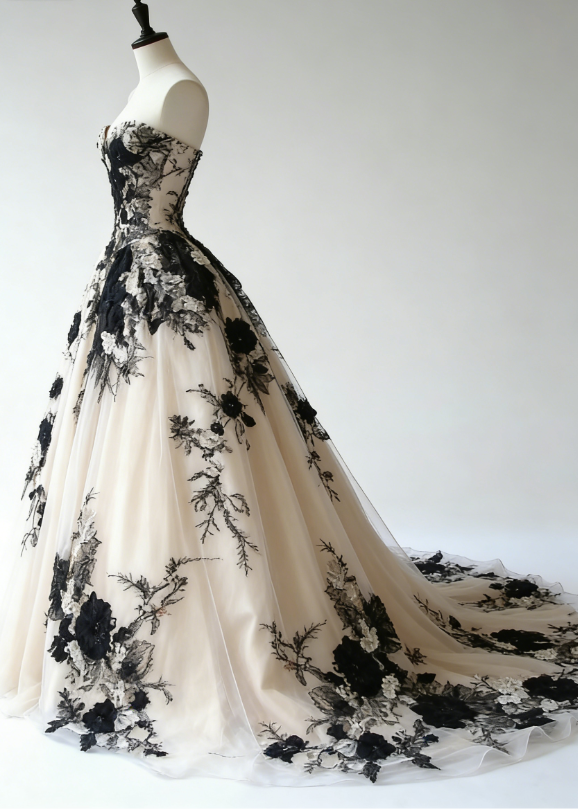 Stunning Ball Gown Sweetheart Neck Black Appliques Tulle Prom Dress  Evening Gown SH5421