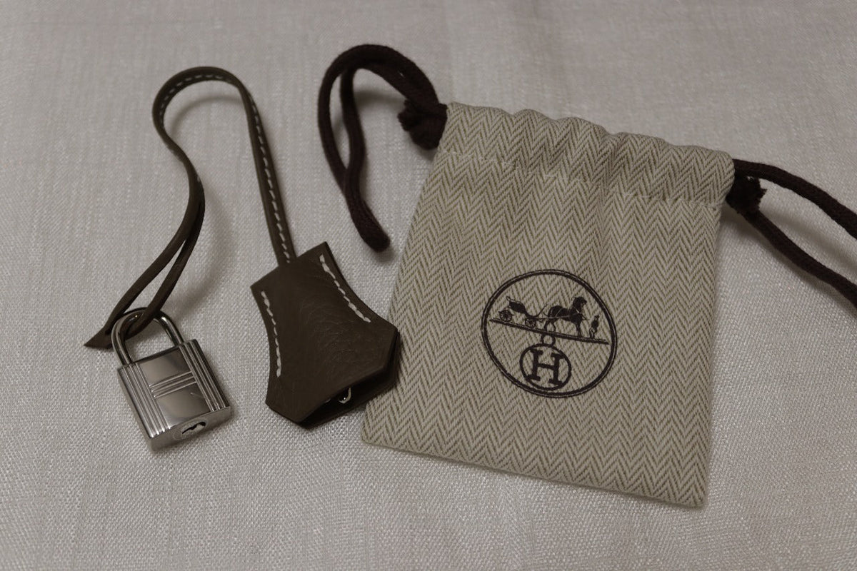 Hermès Kelly 28 Togo PHW Bag