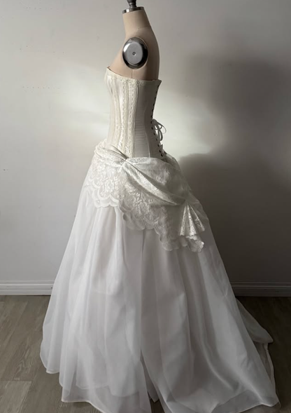 Vintage Charming A Line Strapless White Lace Chiffon Long Wedding Dress SH5404