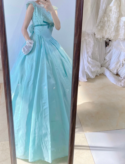 Vintage Ball Gown V Neck Lace Satin Prom Dress 16th Birthday Dress SH3861