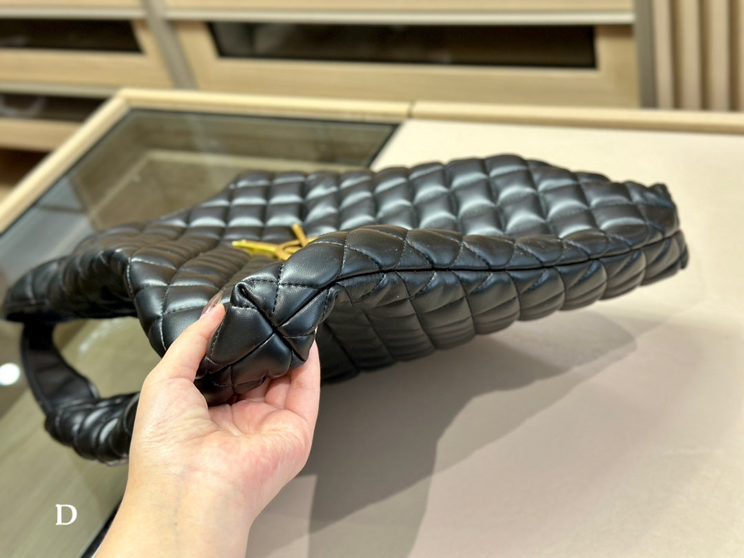 Women Saint Laurent Icare Maxi Shopping Bag In Quilted
