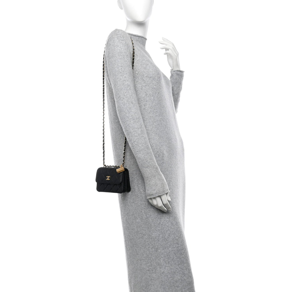 Shiny Caviar Quilted Clutch With Chain Black