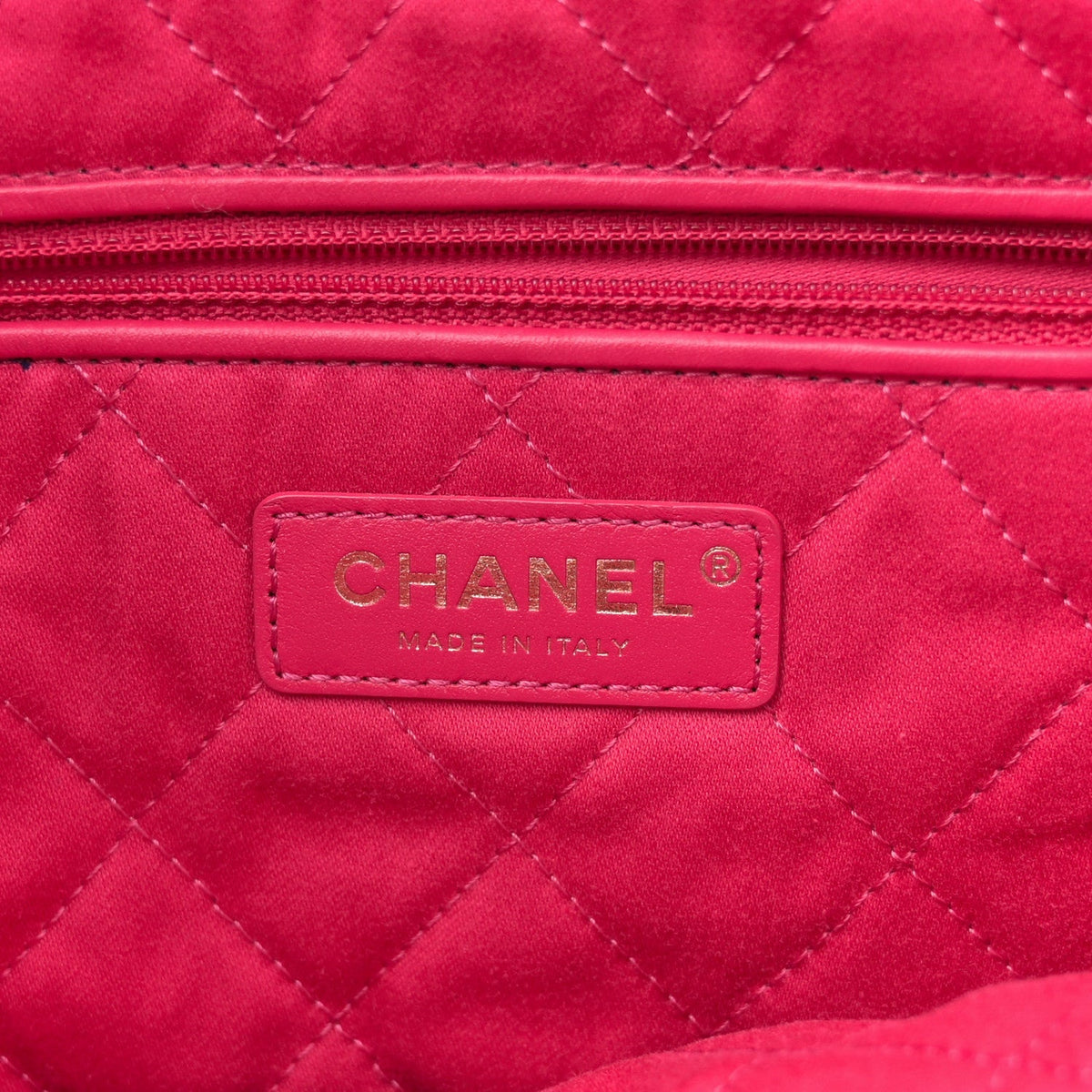 Shiny Calfskin Quilted Small Chanel 22 Fuchsia