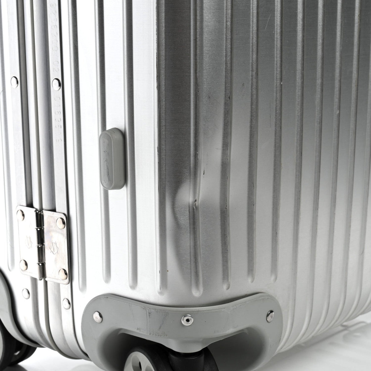 Aluminum Original Check-In M Silver