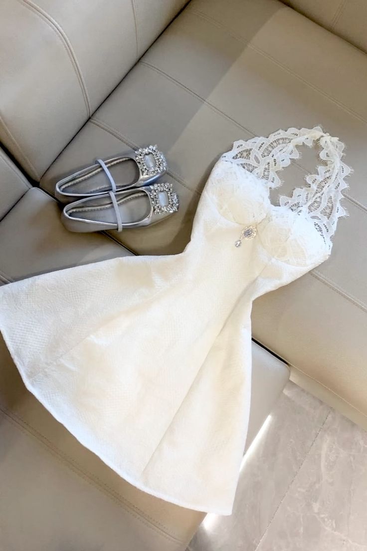 Sweety A Line Halter White Lace Satin Short Homecoming Dress Outfits SH5716
