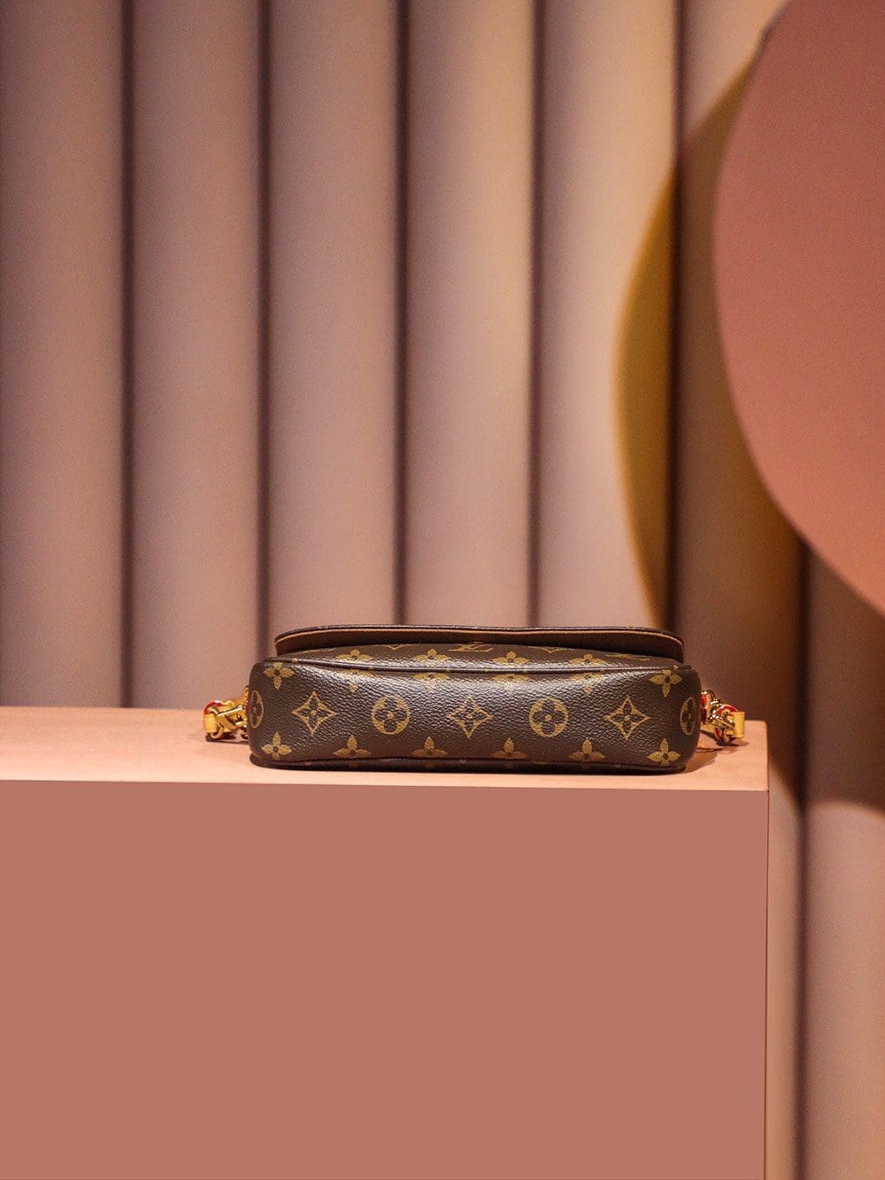 Louis Vuitton Wallet on Chain Ivy Monogram M81911