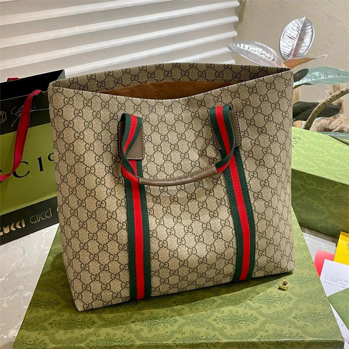 GUCCI TENDER MEDIUM TOTE BAG