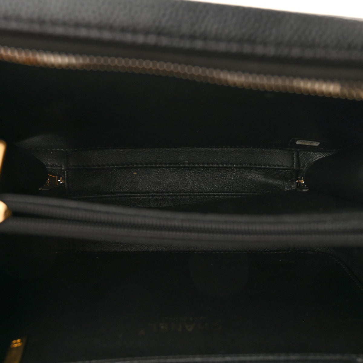Caviar Quilted Medium CC Filigree Vanity Case Black