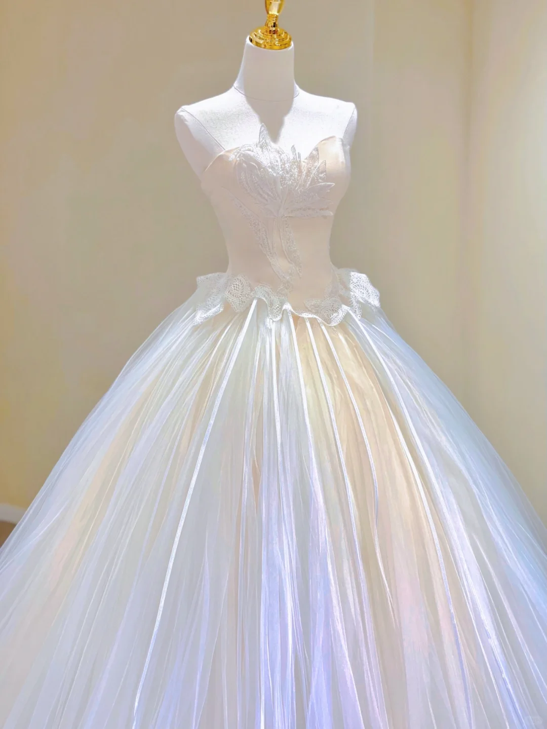 Beautiful Sweetheart A-Line Tulle Appliques Wedding Dress Long Prom Gown, D462