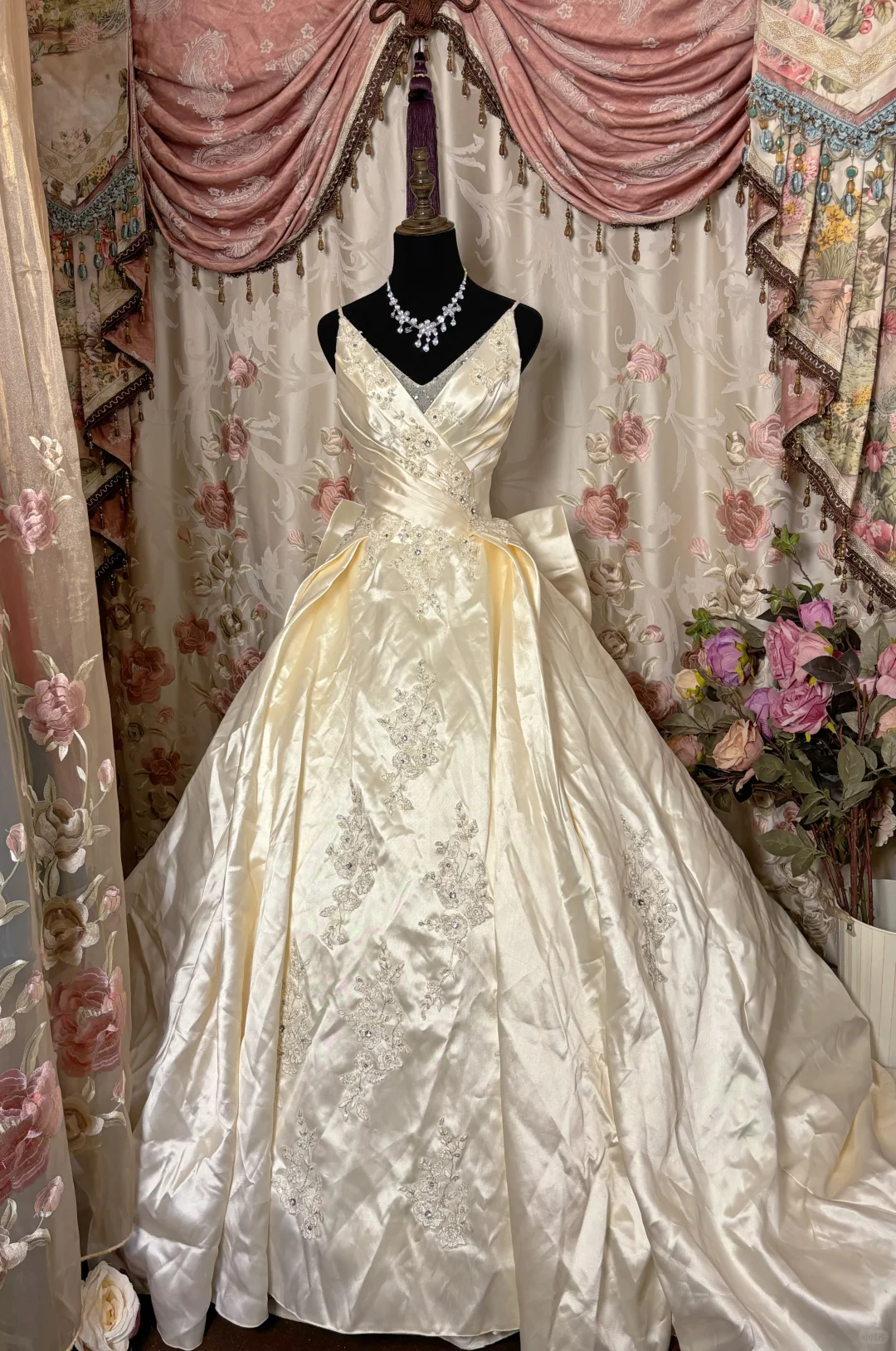 Gorgeous Ivory Straps A-Line Satin Vintage Wedding Dress Bridal Dress, D593