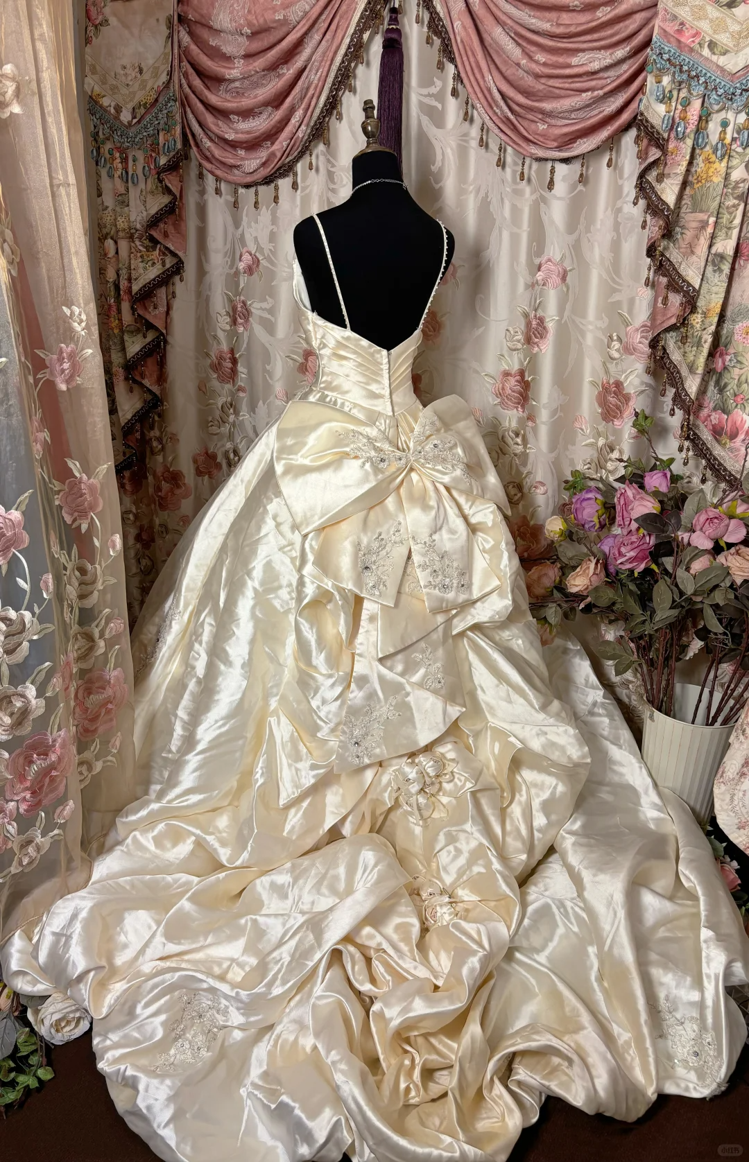 Gorgeous Ivory Straps A-Line Satin Vintage Wedding Dress Bridal Dress, D593