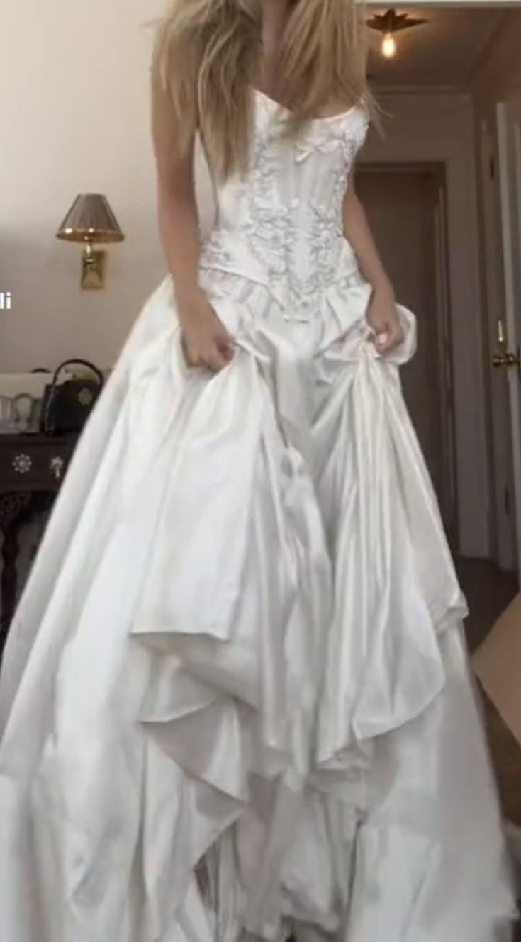 Elegant White Strapless A-Line Satin Appliques Wedding Dress Bridal Dress, D984