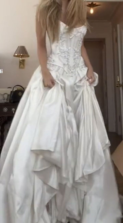 Elegant White Strapless A-Line Satin Appliques Wedding Dress Bridal Dress, D984