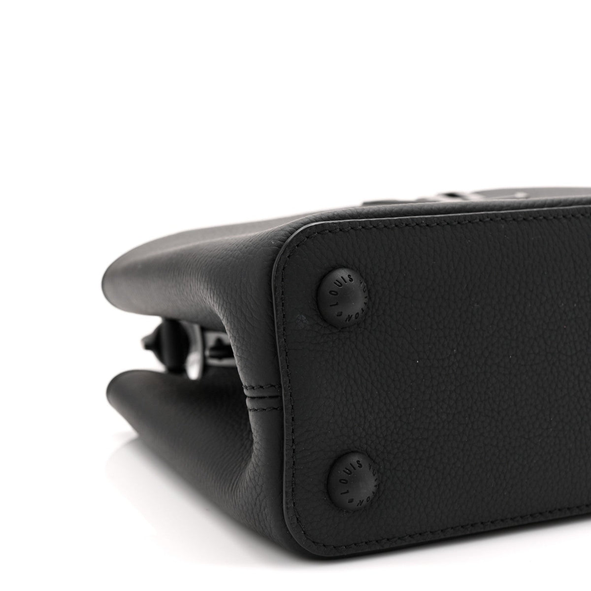 Taurillon Capucines East West MM Matte Black